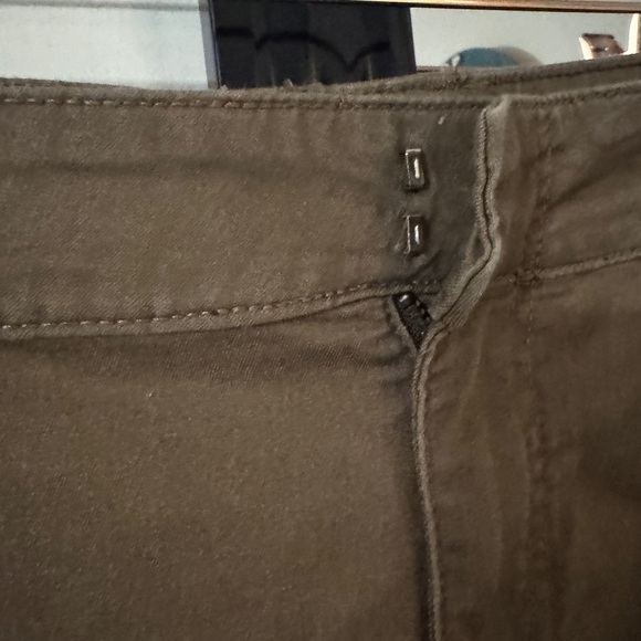 Kut from the Kloth light brown  Cargo Shorts - Picture 3 of 5